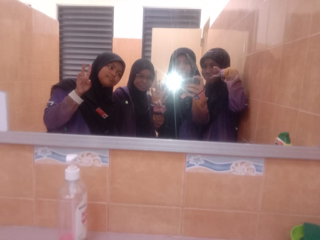  Apakah Awak bestie saya ke ?