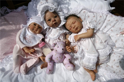 Oyuncak bebek
