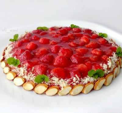 ÇİLEKLİ PASTA