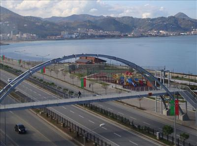 Giresun Sahilindeki Demir Korkuluklar Ve Üst Geçit