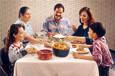 Ailecek Yemek Yemek
