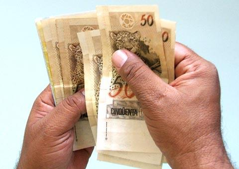 900 Reais