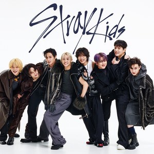 STRAY KIDS