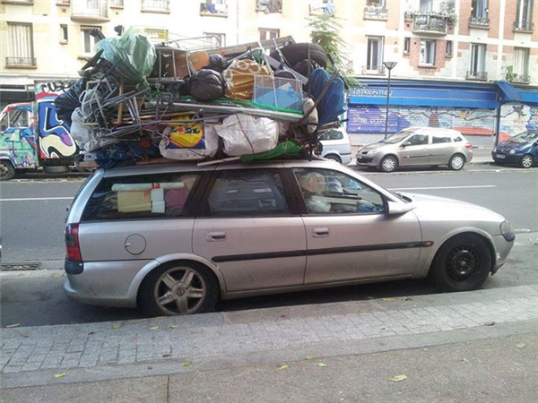 Imprudência e falta de atenção do condutor.