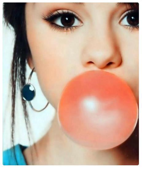 Selena Mısın? ??