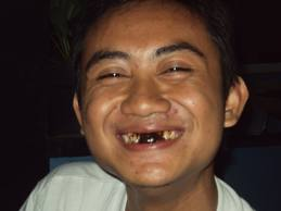 ahaiii maniss senyummu,...