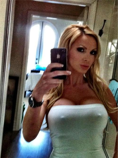 Kiss My Boobs Day