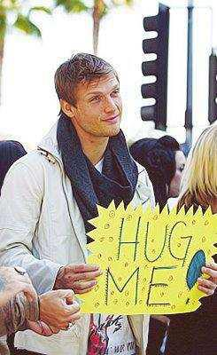 hug me