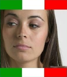 volto circospetto di donna italiana che fa la preziosa