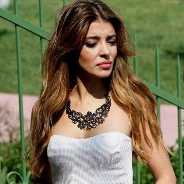 Selin Mi? Selena Mı?