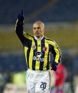 Hangi Fenerli Futbolcunun Kardeşisin?