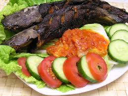 Nasi Lalapan Pake Lele