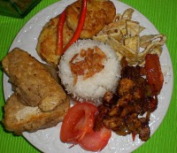 Nasi Uduk Super Komplit