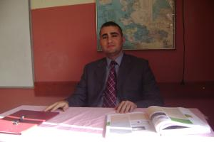 En Çok Biri Qim Verir