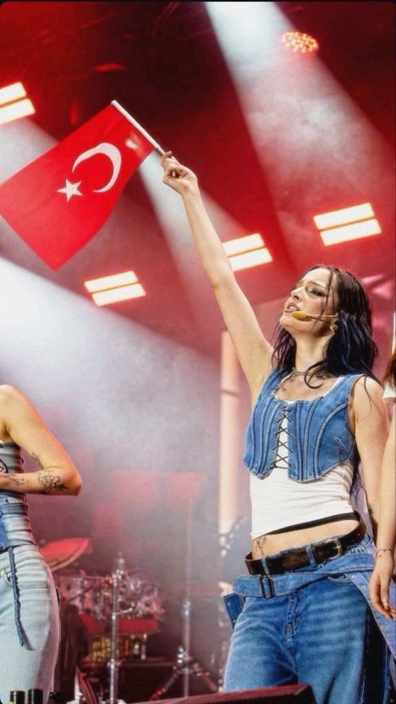 Zeynep Sude oktay 