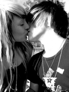 Emo kiss