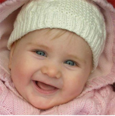 Once kendime Sonra evime Sonra evimdekilere sonra kapılarımı açtığımda Bana değen ne varsa Yüreğimle beynim arası اizgi derinliğince iyi Günler olsun 