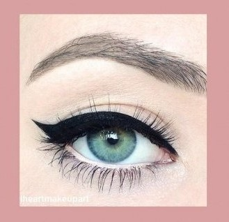 %De Kç Güzel Eyeliner Sürebilsn?
