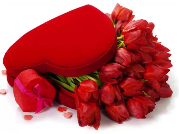 Red Roses With Heart