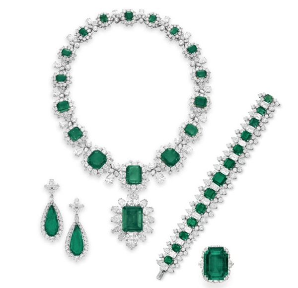Elizabeth Taylor’s Emerald and Diamond Bulgari Suite