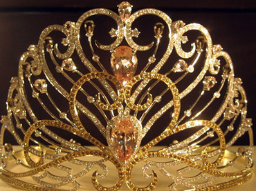 Corona de reina gay