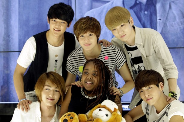 A Quien Te Pareses De Shinee.
