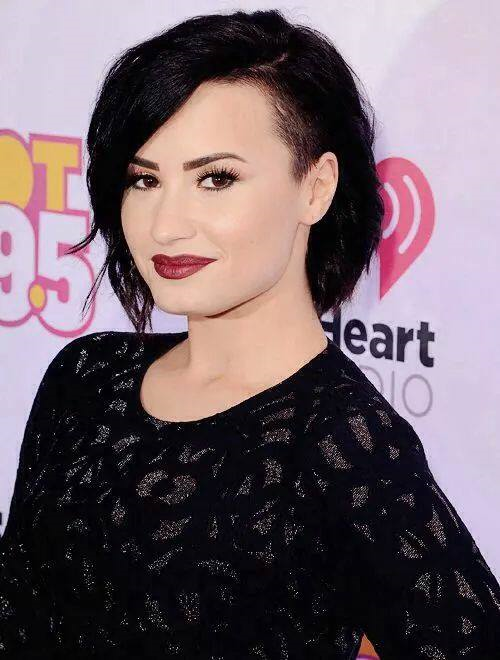 Demi Lovato'yu Ne Kadar Seviyosn