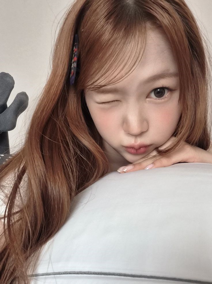 Kamu mirip Yeon atau yuha
