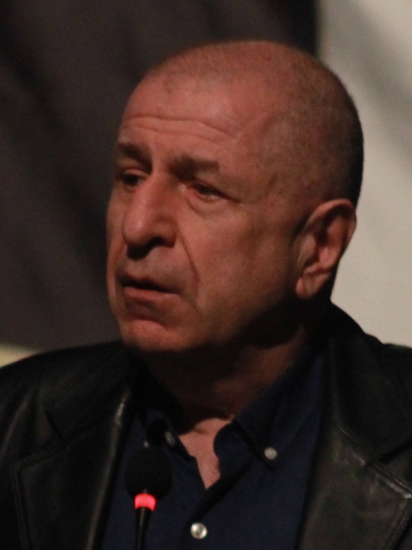 RESİMDEKİ LİDER KİM