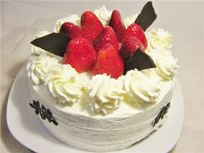 Strawberry Cream Cake
