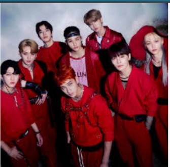 Sinemaya gidiyoruz. Hangi stray kids üyesiyle gidiyorsun.