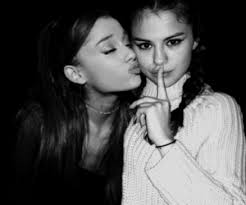 Selena Misin Yoksa Ariana Mı?