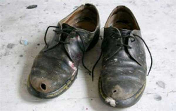 A PAIR USED SHOES