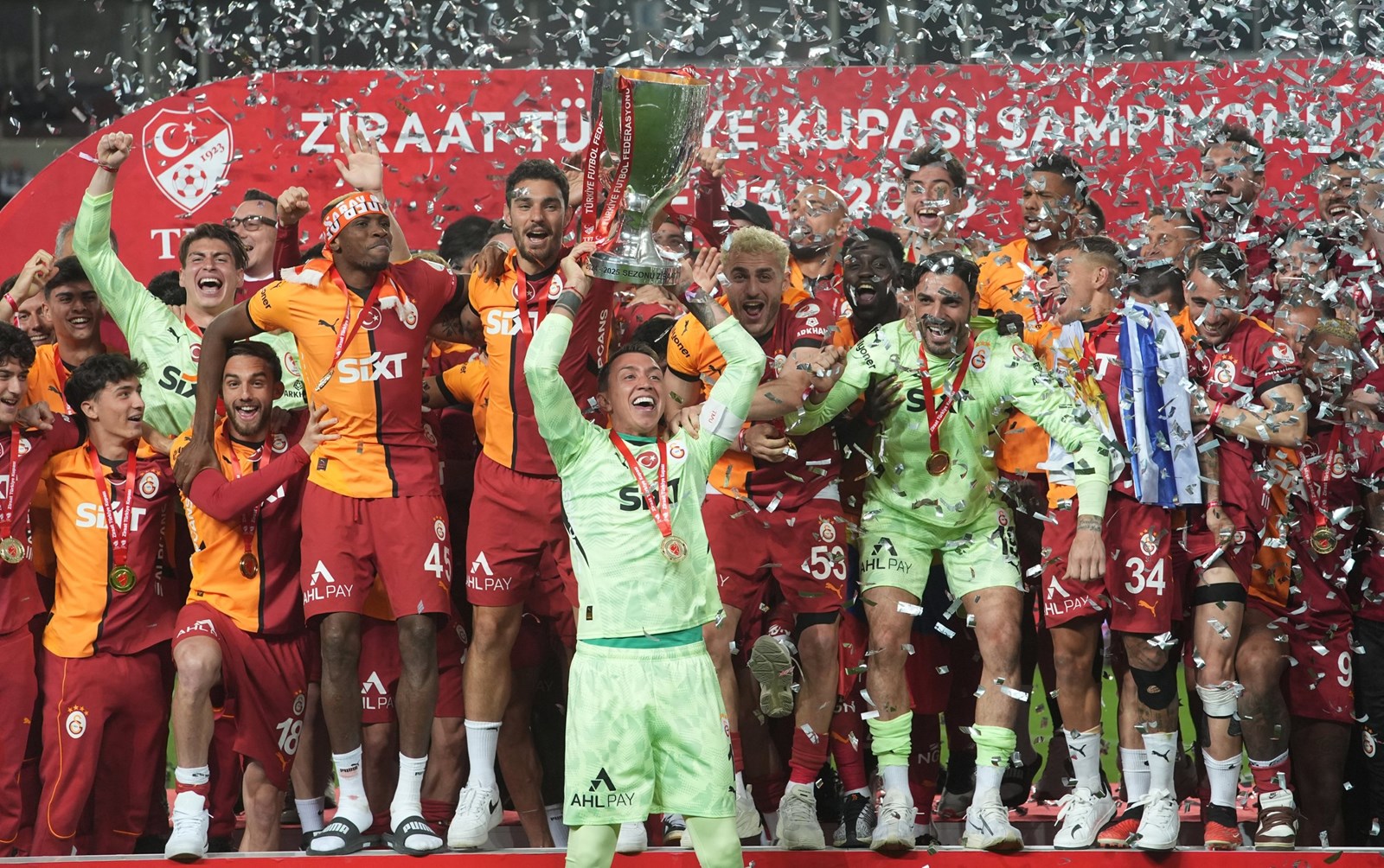 Hangi Galatasaray futbolcususun