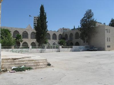 انت من مدرسة الحسين ولا لاء