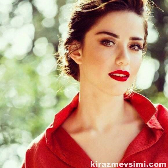 Özge Gürel Kadar Çekicimisin  ?